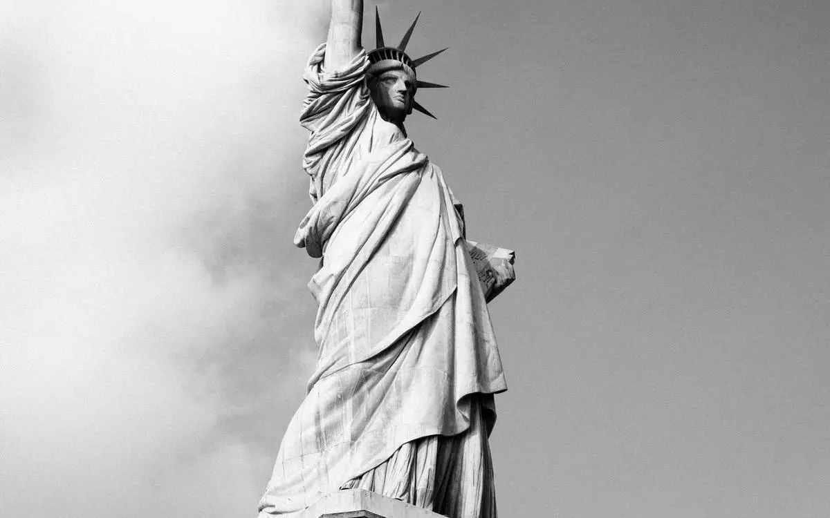 ハノイ貸切チャーター市内観光 1日 専用車＋日本語ガイド（最大6名）